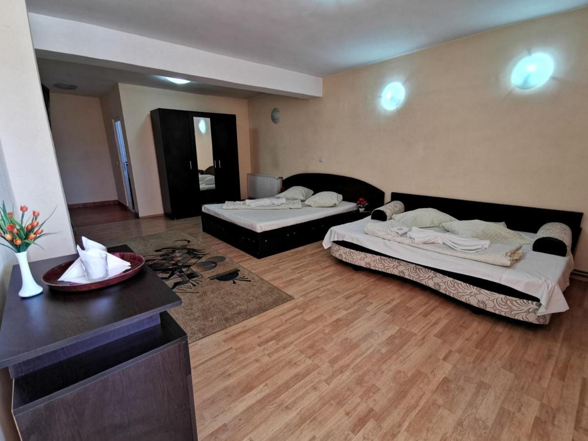 International Recola Motel Banesti Bagian luar foto