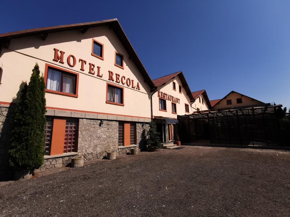 International Recola Motel Banesti Bagian luar foto