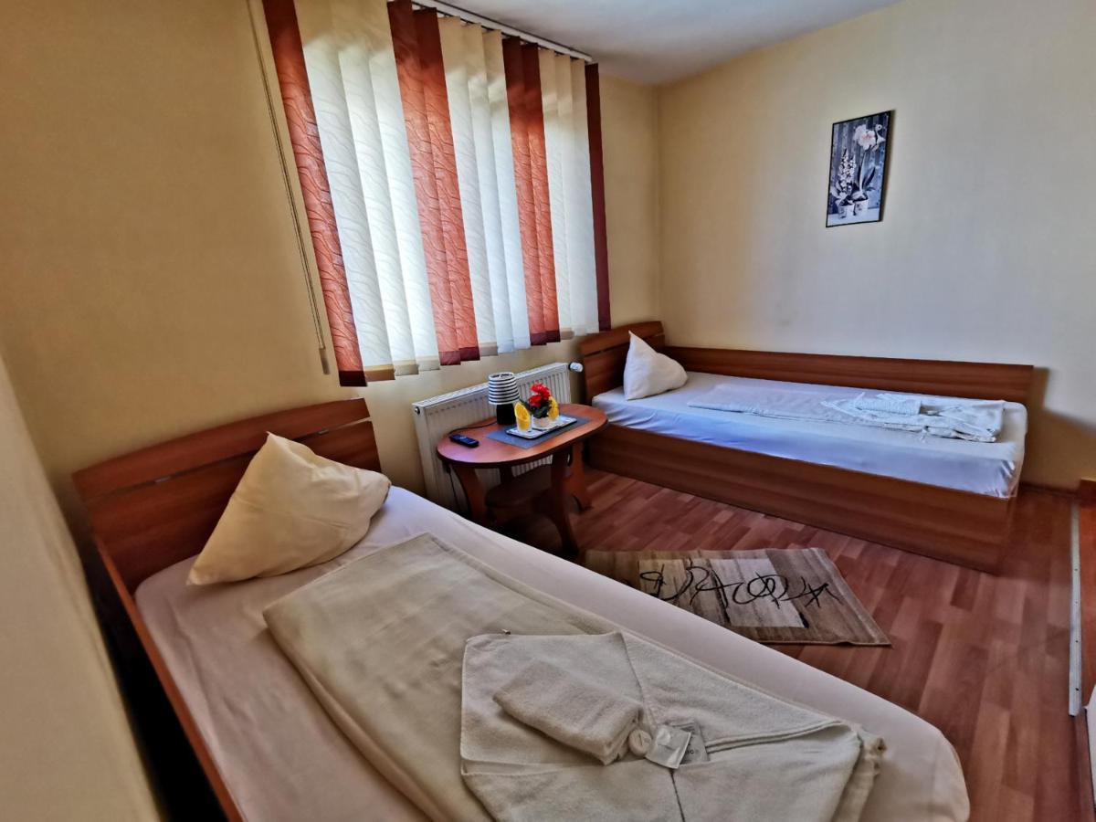 International Recola Motel Banesti Bagian luar foto