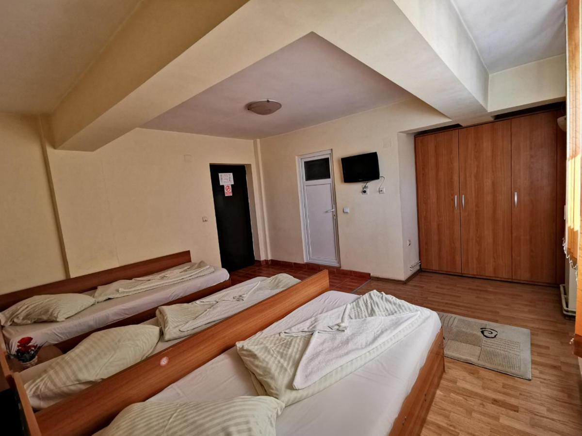 International Recola Motel Banesti Bagian luar foto
